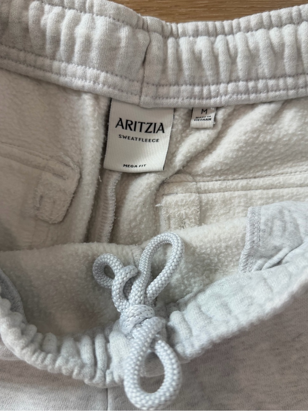 Aritzia Mega Fit Cargo Sweatpants - Picture 5 of 6